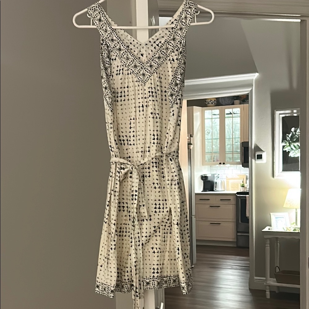 LOFT Black & Cream Patterned Dress self-tie waist Knee- length Cute & flattering